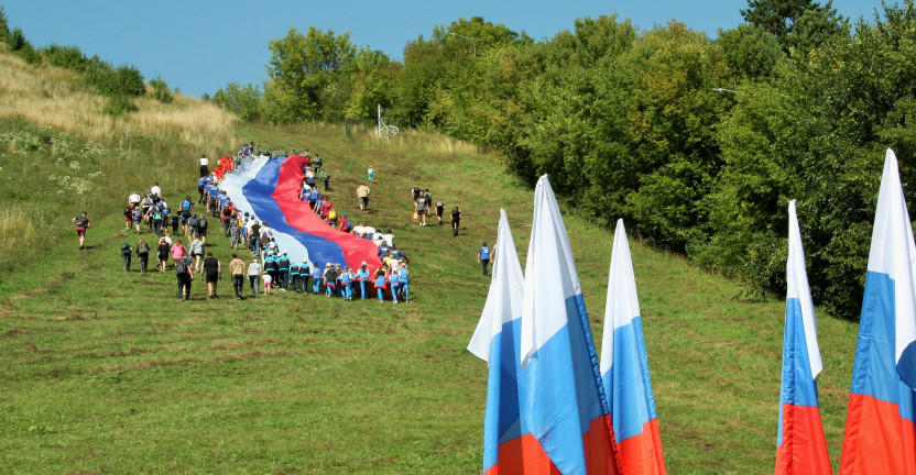 Алтайкрайстат отметил День государственного флага