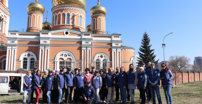 Алтайкрайстат провел субботники в Барнауле и Горно-Алтайске