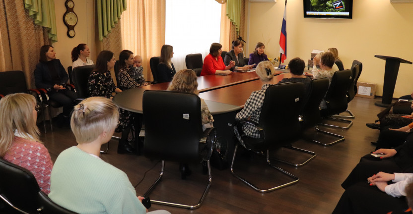 Коллектив Алтайкрайстата встретился со своими коллегами – жёнами и матерями участников СВО